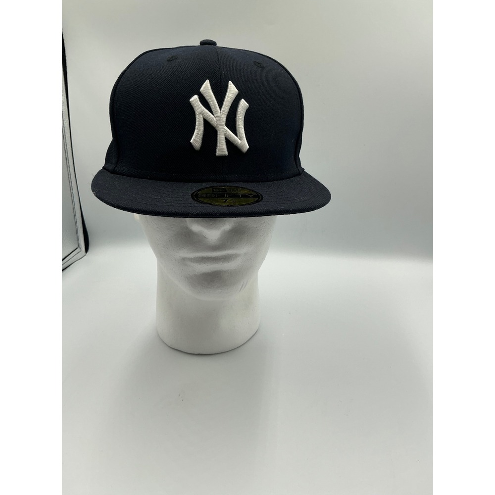 New Era New York Yankees 59FIFTY Fitted Baseball Cap Size 7 1/4 Black White